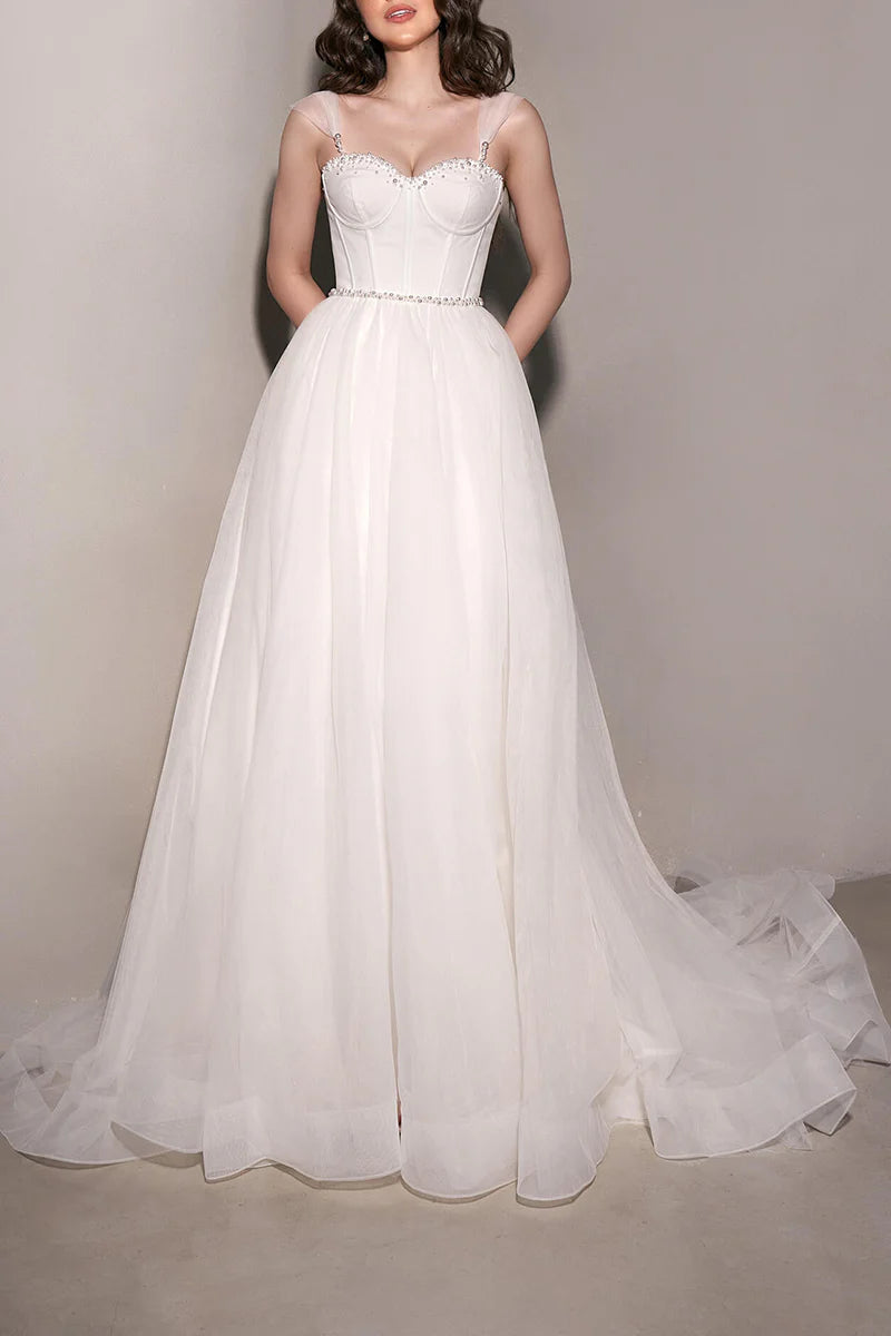 Abito da sposa minimalista trasparente con scollo a cuore e perle